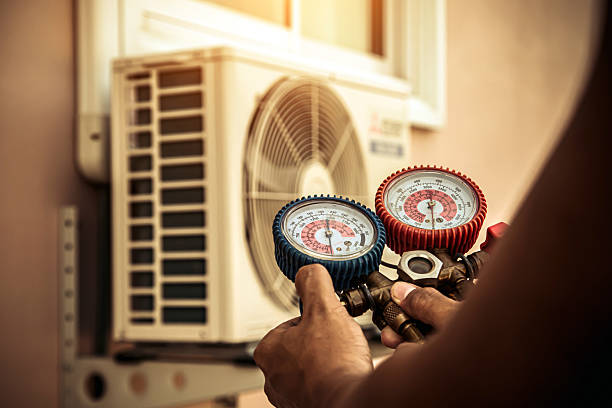 Professional Ac Installation technician working in Woodhaven, MI